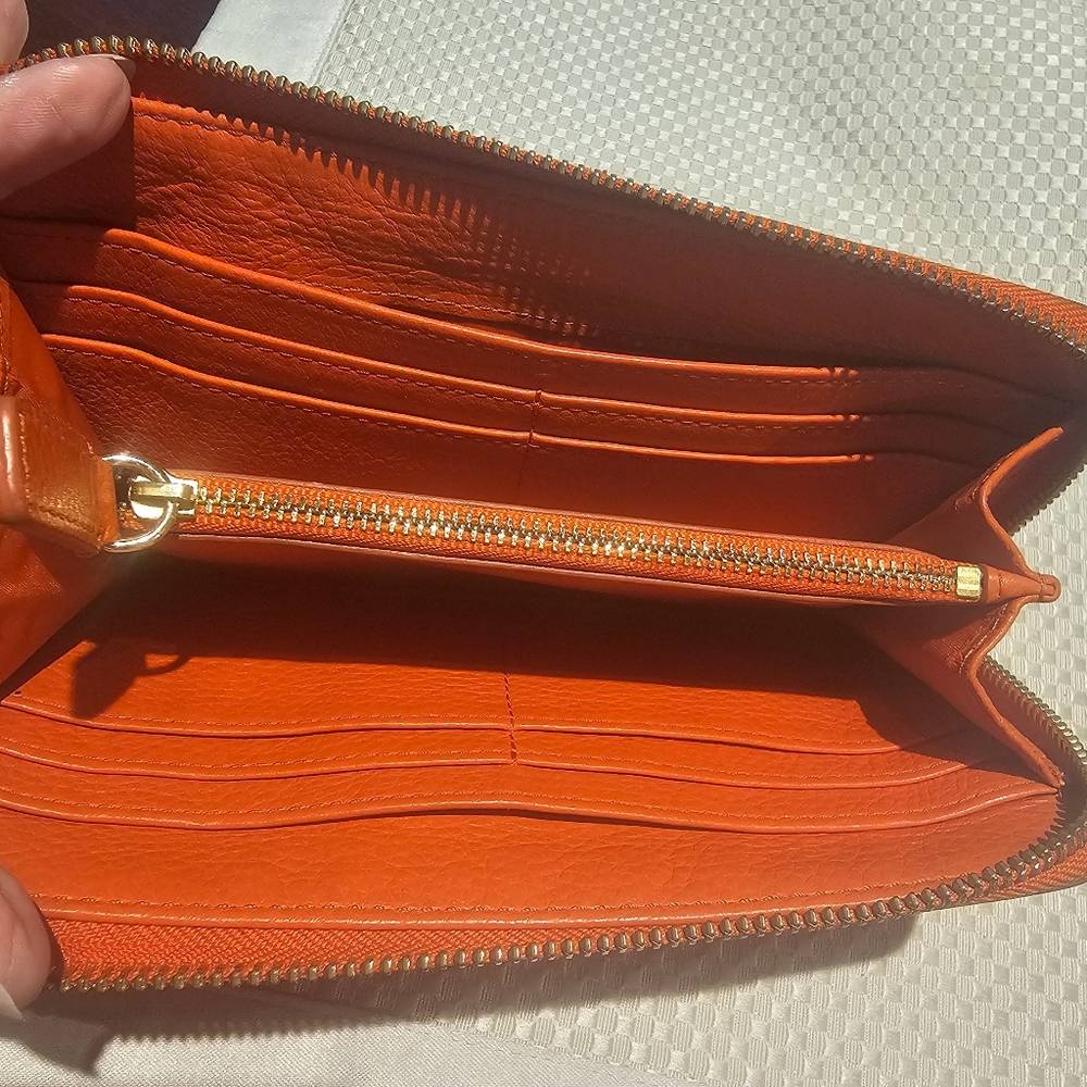 Tory Burch Zip around wallet Enamel Medallion Logo Orange Pebbled leather EUC - Picture 9 of 16